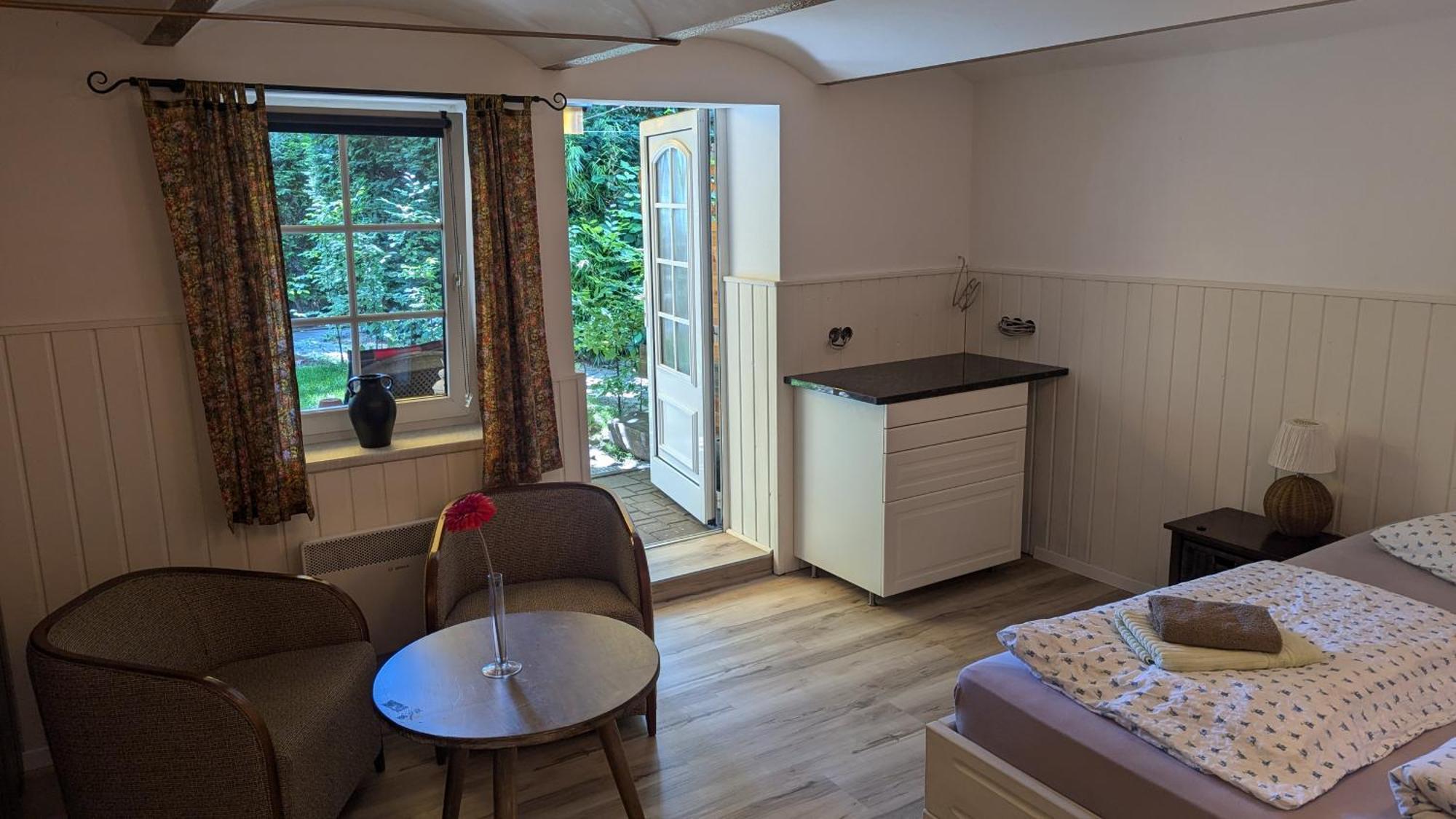 Hotel Fuenf Linden Straupitz Esterno foto