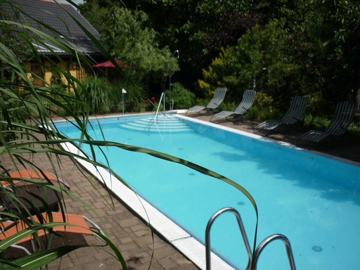 Hotel Fuenf Linden Straupitz Esterno foto